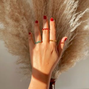 Wired ring with glass beads